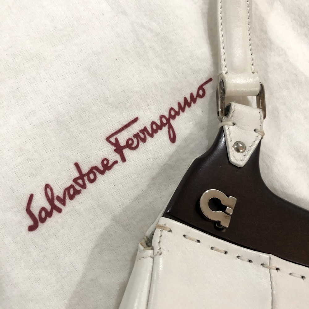 🤍 Salvatore Ferragamo White Leather Purse with Solid Wood detail 🪵🤍 - Picture 2 of 7